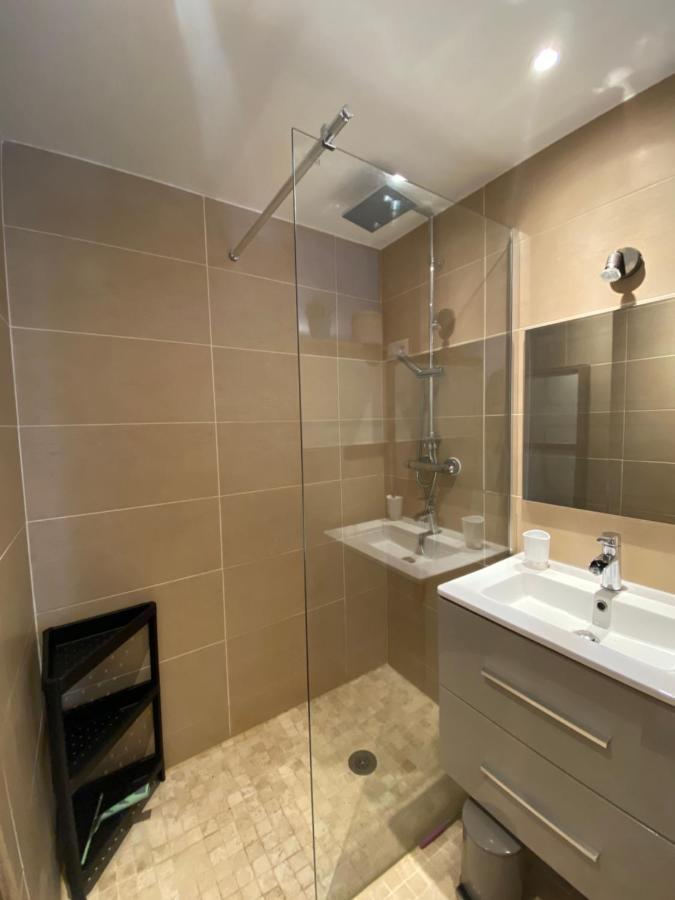 Agreable Studio Proche Sttropez Piscine Et Tennis กาสแซ็ง ภายนอก รูปภาพ