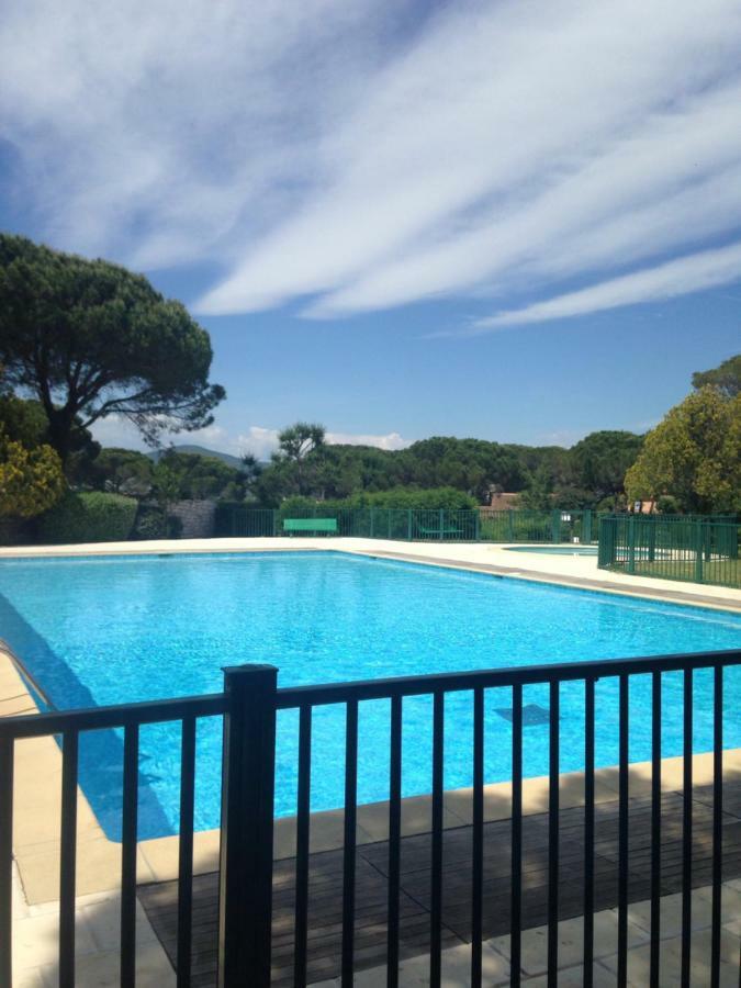 Agreable Studio Proche Sttropez Piscine Et Tennis กาสแซ็ง ภายนอก รูปภาพ